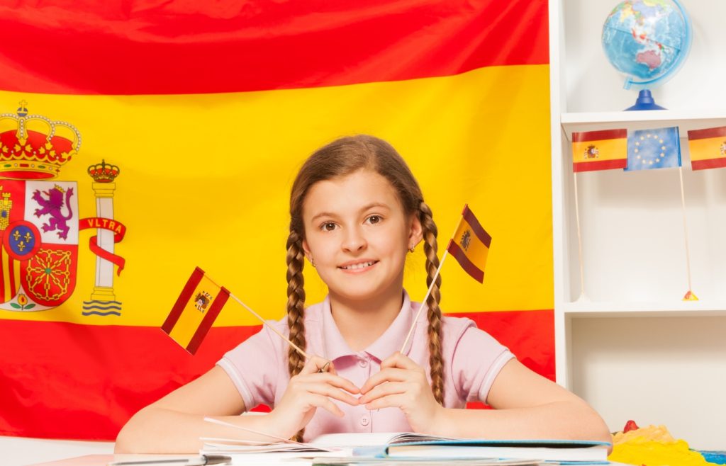 enfant apprend espagnol